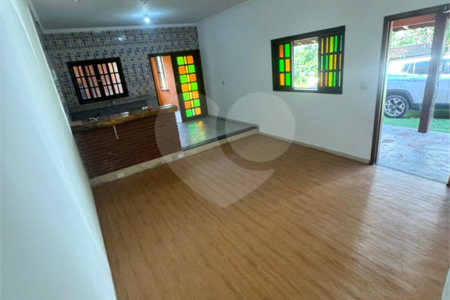 Casa para alugar com 2 quartos, sendo 1 suíte, em Jardim Rene, São Roque, SP
