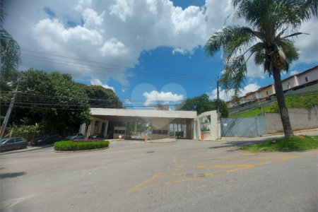 Casa à venda com 2 quartos, sendo 1 suíte, no condomínio Residencial Viva Vida, Cotia - SP