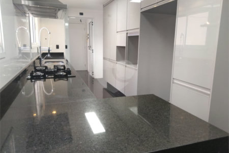 Apartamento 3 suítes, varanda gourmet, 3 vagas em Condomínio Clube na Mooca