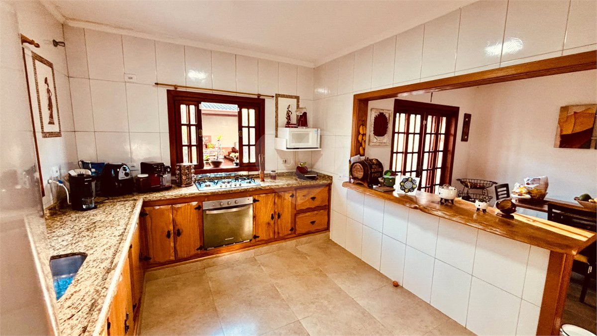 Sobrado à venda com 3 quartos, sendo 1 suíte, em Chácara Recanto Verde, Cotia, SP