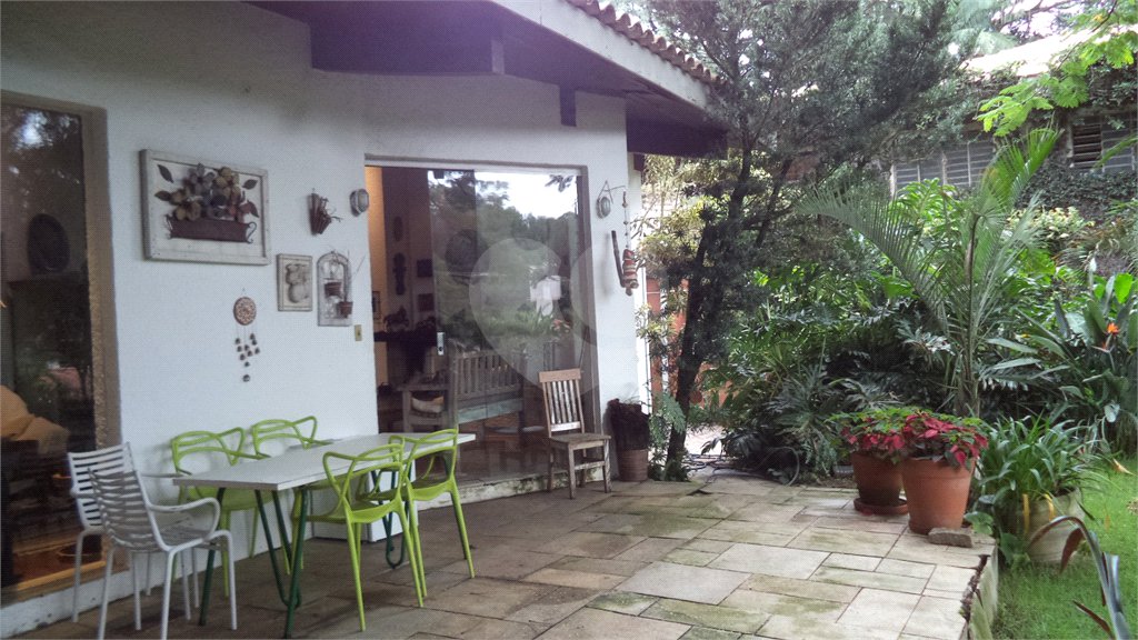 Sobrado à venda com 6 quartos, sendo 2 suítes,  em Chácara Monte Alegre, São Paulo, SP