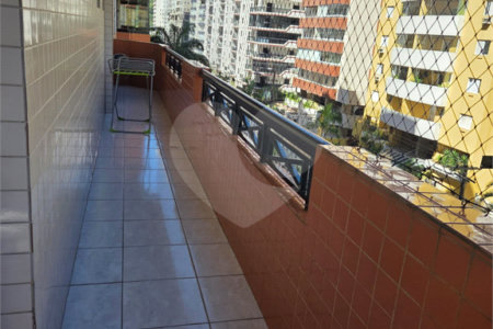 Apartamento à venda com 2 quartos, sendo 1 suíte, em Canto do Forte, Praia Grande, SP
