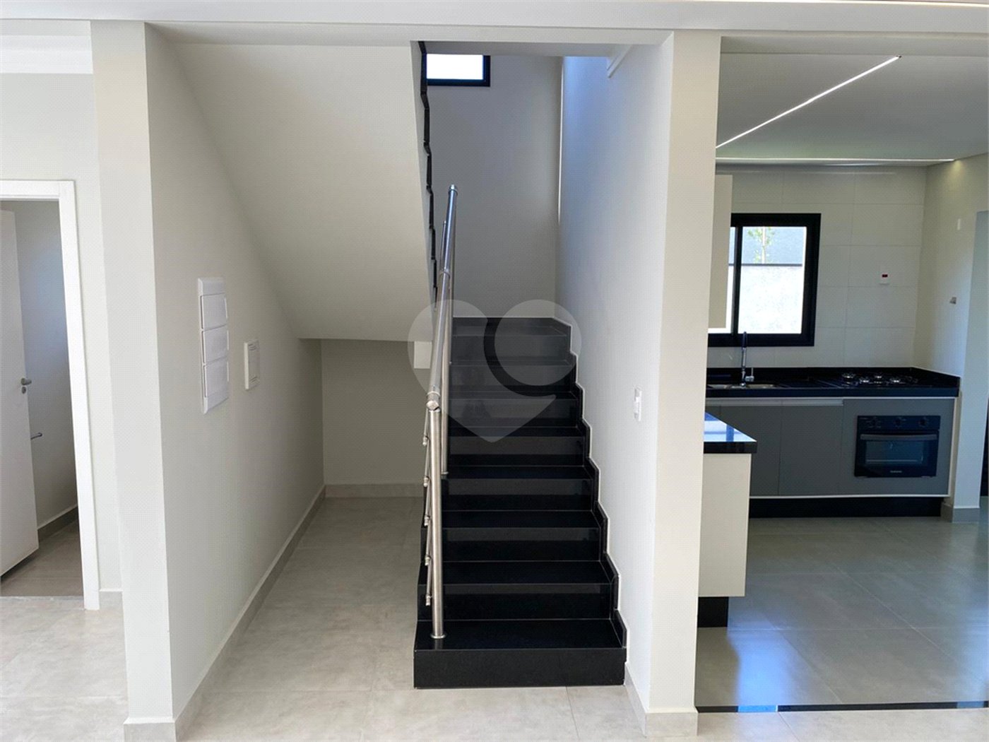 Casa à venda com 3 suítes no condomínio Villaggio Maranello, Vinhedo - SP