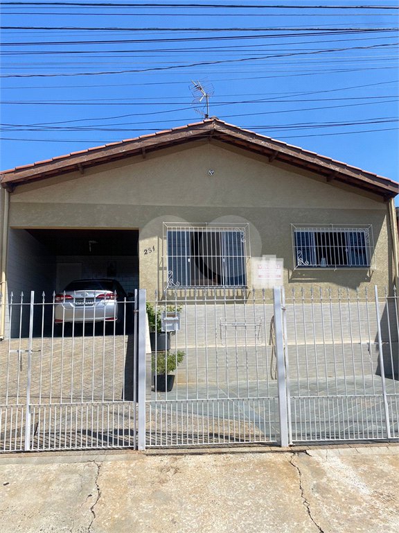 Casa à venda com 3 quartos, sendo 1 suíte, em Jardim Alvinópolis, Atibaia, SP