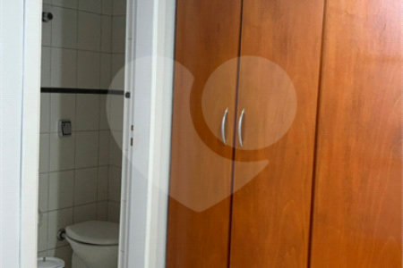 Sobrado à venda com 3 quartos, sendo 2 suítes, em Vila Paulicéia, São Paulo, SP