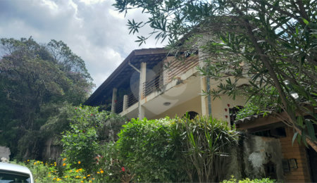 Sobrado à venda com 6 quartos, sendo 4 suítes,  em Retiro das Fontes, Atibaia, SP