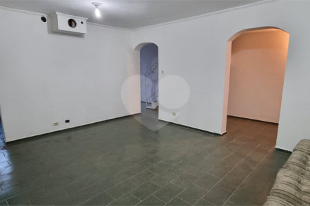 Casa à venda com 3 quartos, sendo 1 suíte,  em Jardim Rosa Maria, São Paulo, SP