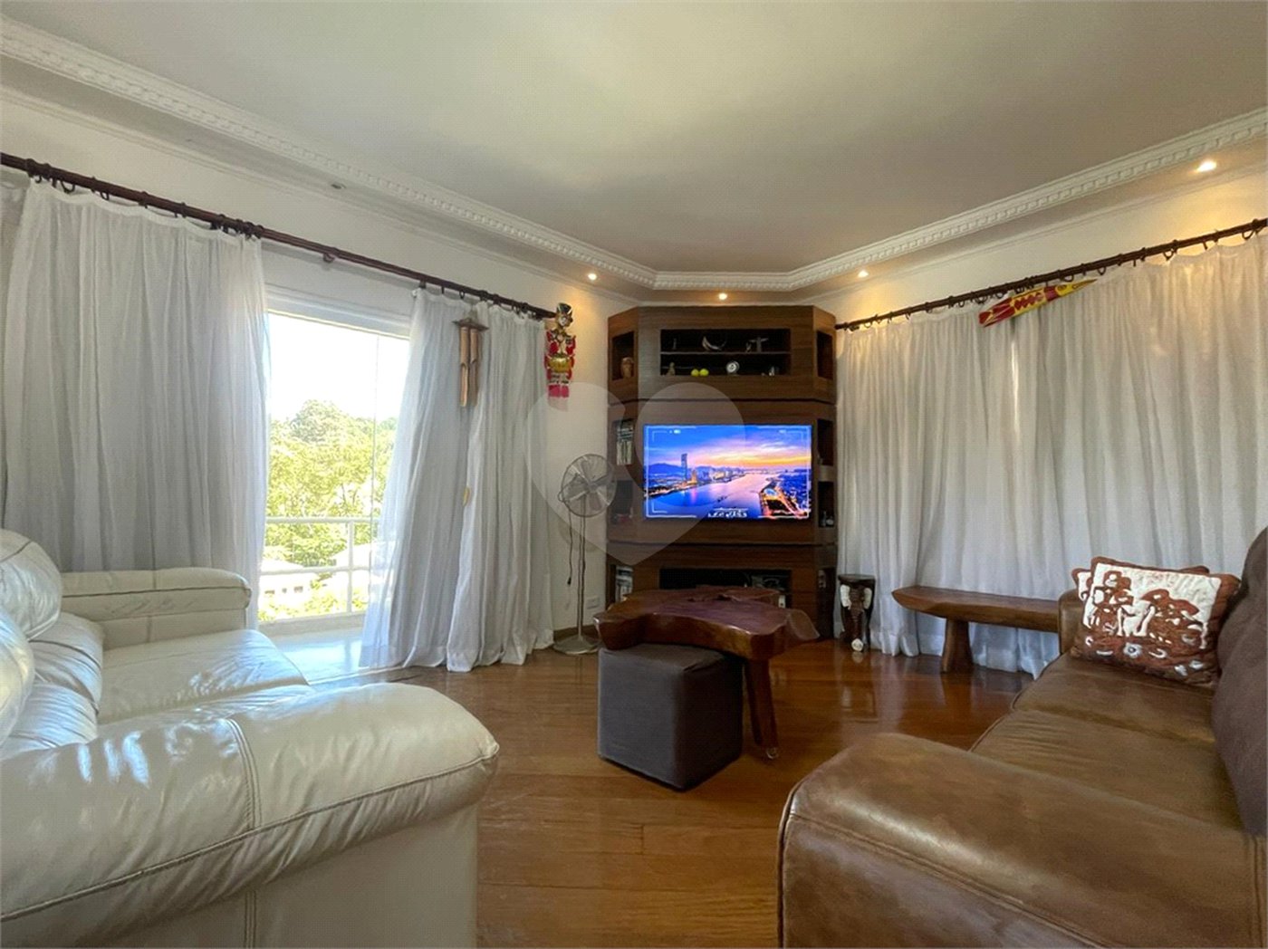 Casa à venda com 4 quartos, sendo 2 suítes, no condomínio Residencial Itatinga I, São Paulo - SP