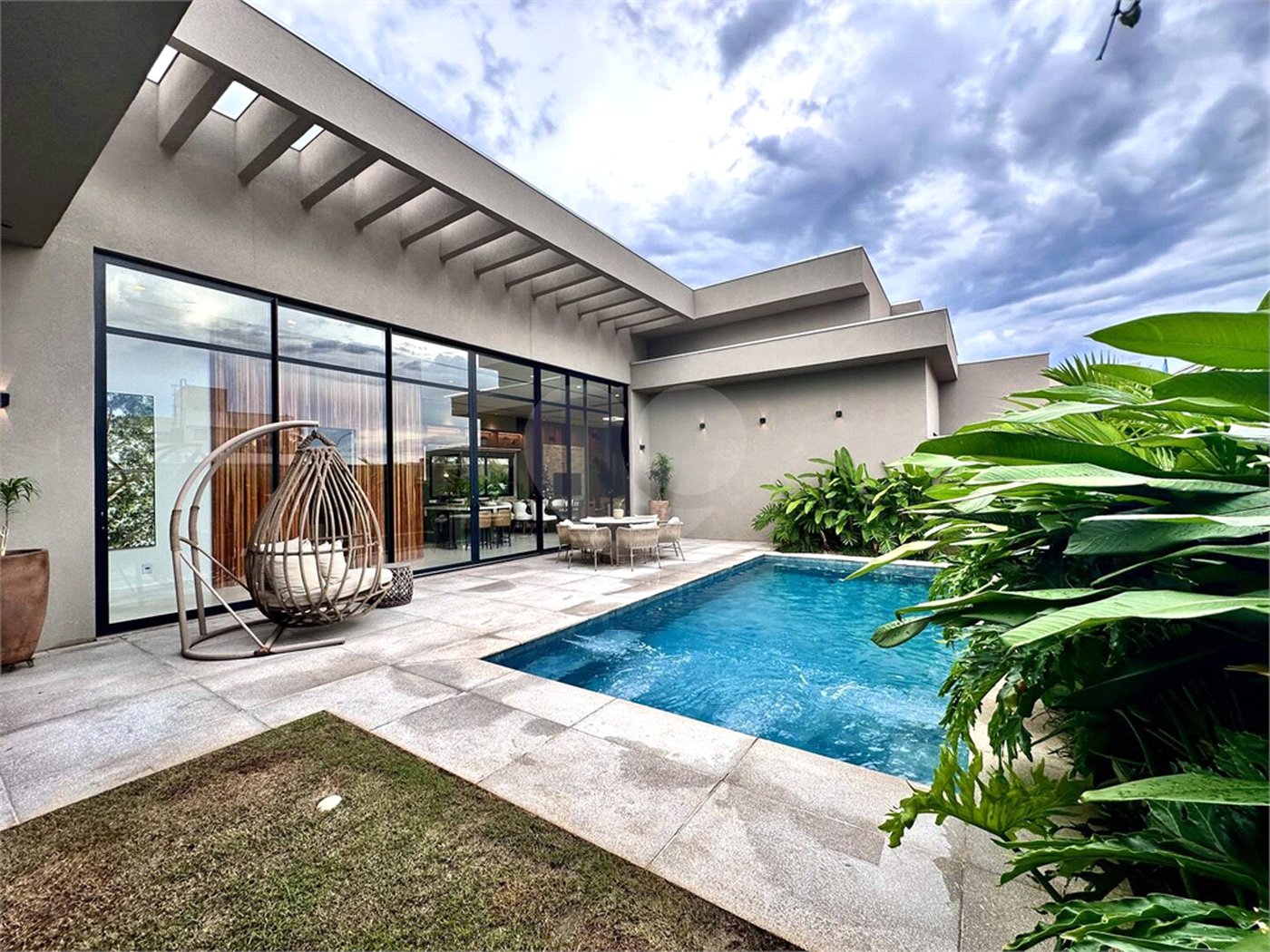 Casa à venda com 4 suítes no condomínio Supremo Itália, Cuiabá - MT