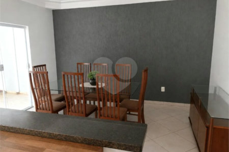 Sobrado à venda com 4 quartos, sendo 1 suíte,  em Residencial Monte Verde, Indaiatuba, SP