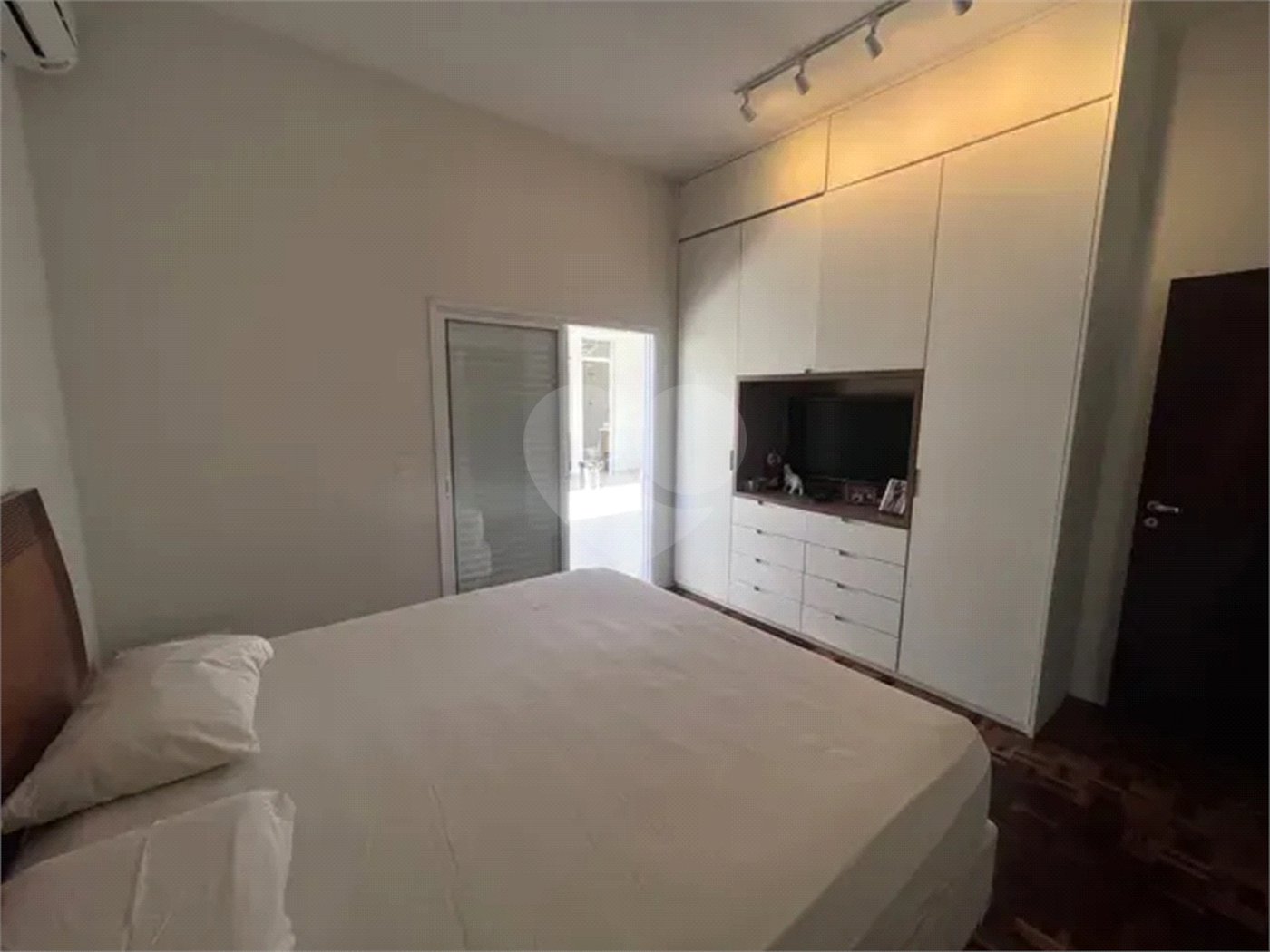 Casa à venda com 5 quartos, sendo 1 suíte, no condomínio Portal da Serra, São José dos Campos - SP