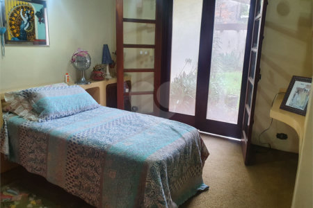 Casa à venda com 4 quartos, sendo 1 suíte, em Interlagos, São Paulo, SP
