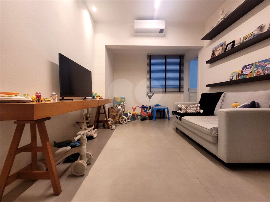 Apartamento à venda com 4 quartos, sendo 1 suíte,  em Ipanema, Rio de Janeiro, RJ