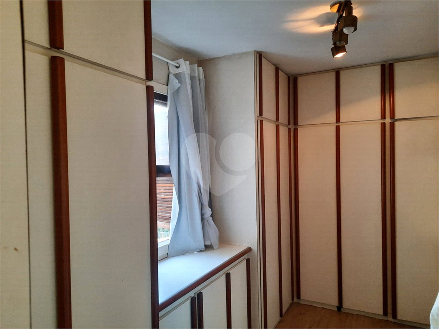 Sobrado à venda com 5 quartos, sendo 3 suítes, em Jardim Marajoara, São Paulo, SP