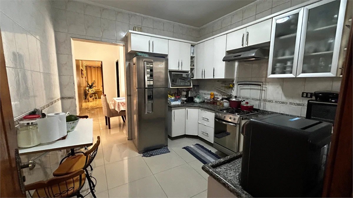 Sobrado à venda com 3 quartos, sendo 2 suítes, em Cidade São Francisco, São Paulo, SP