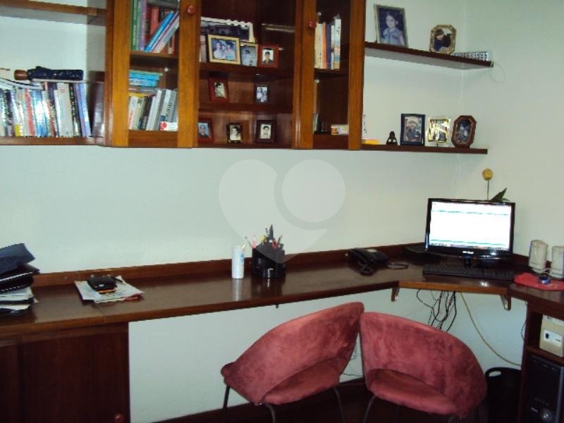 Sobrado à venda com 4 quartos, sendo 2 suítes, em Jardim Peri Peri, São Paulo, SP