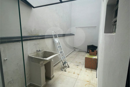 Sobrado à venda com 3 quartos, sendo 2 suítes,  em Vila Oliveira, Mogi das Cruzes, SP