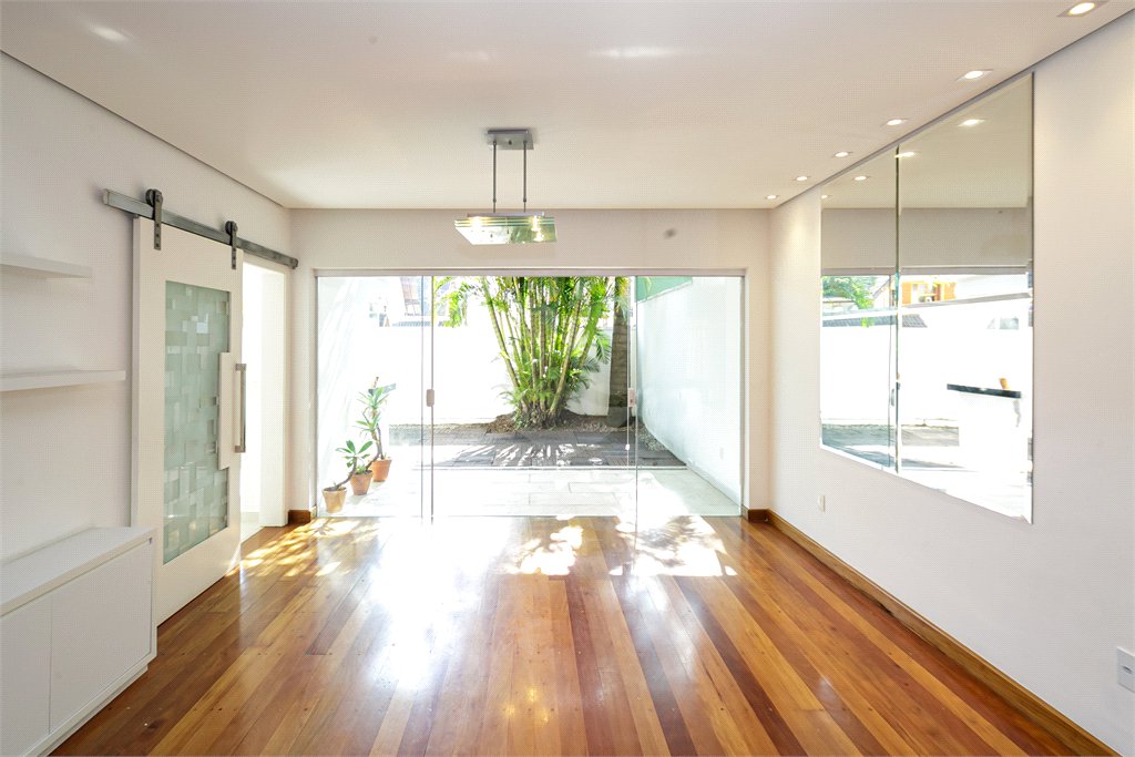Casa à venda com 3 suítes no condomínio Villaggio Belvedere, São Paulo - SP