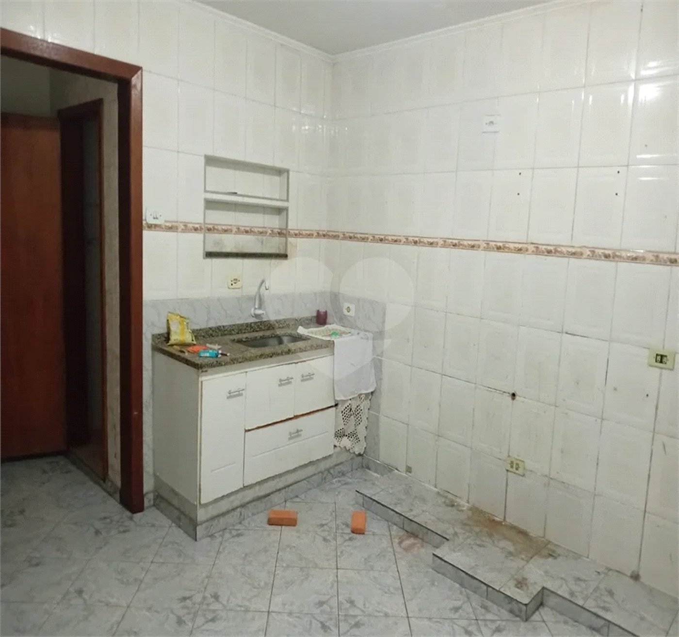 Casa Térrea à venda com 4 quartos, sendo 1 suíte, em Vila Antonieta, São Paulo, SP