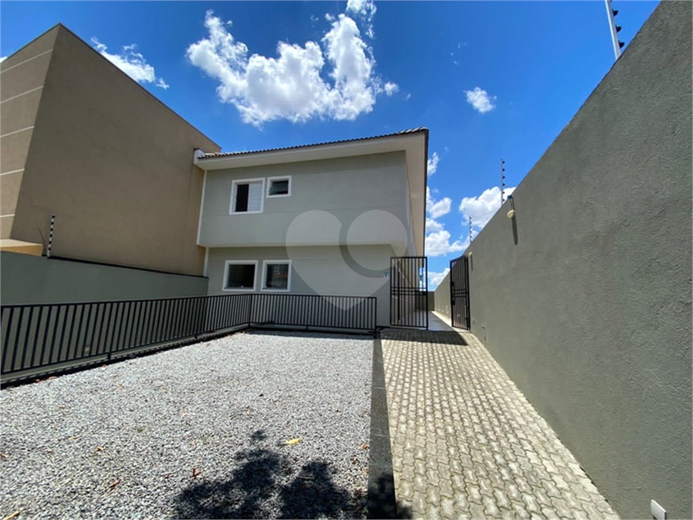 Casa para alugar com 3 quartos, sendo 1 suíte,  no condomínio Villagio DI Maria, São Paulo - SP