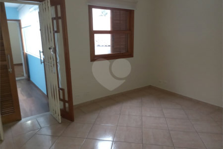 Sobrado à venda com 4 quartos, sendo 2 suítes, em Vila Hamburguesa, São Paulo, SP