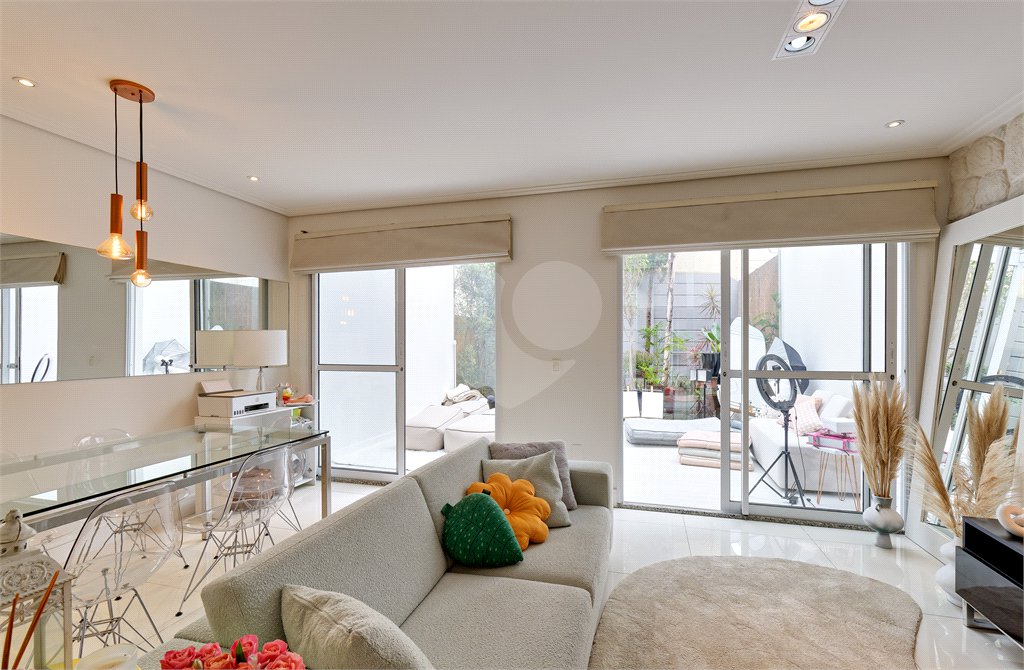 Casa à venda com 3 quartos, sendo 1 suíte, no condomínio Magnólia Gardens, São Paulo - SP