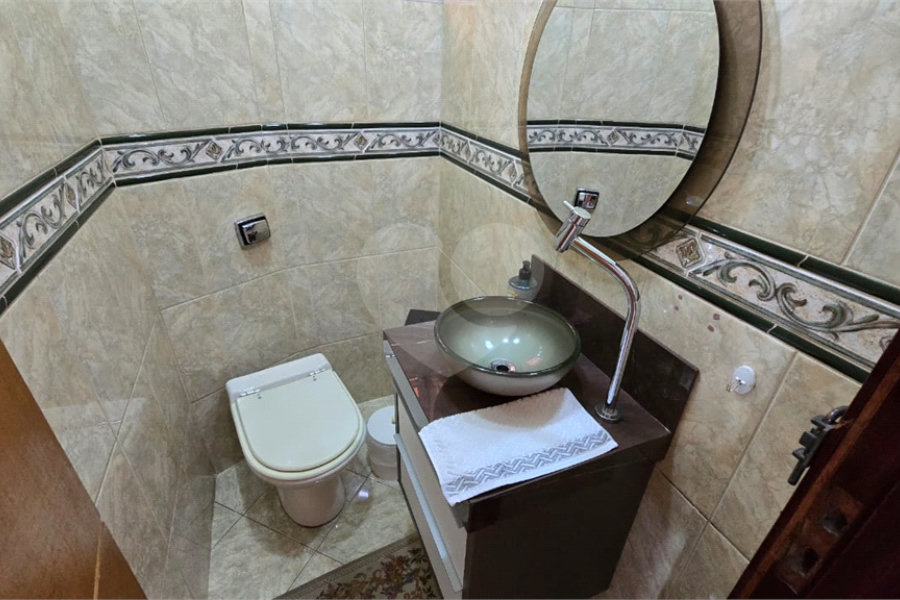 Sobrado à venda com 4 quartos, sendo 1 suíte, em Jardim Regina, São Paulo, SP