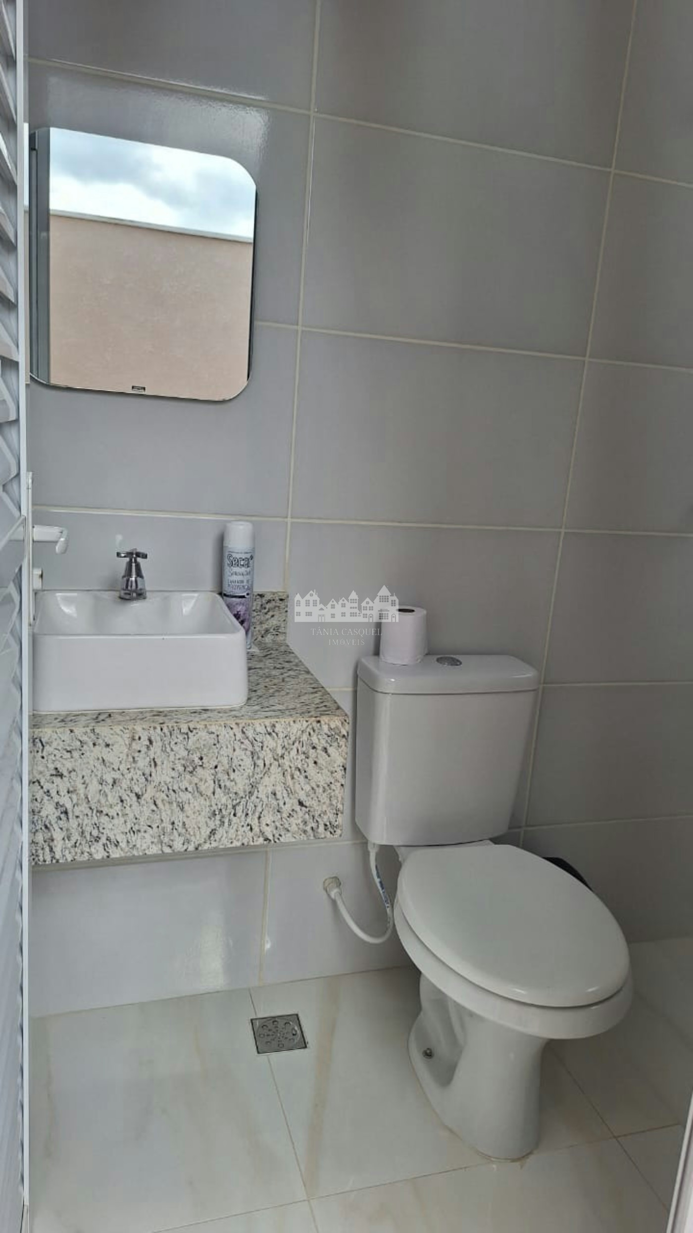 Casa à venda com 3 quartos, sendo 1 suíte, em Residencial Jardins da Catalunha, Atibaia, SP