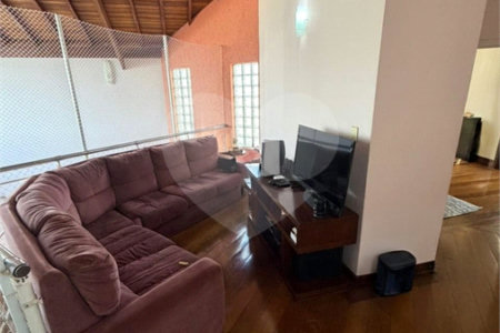 Casa à venda com 4 quartos, sendo 2 suítes, no condomínio Milennium, Valinhos - SP