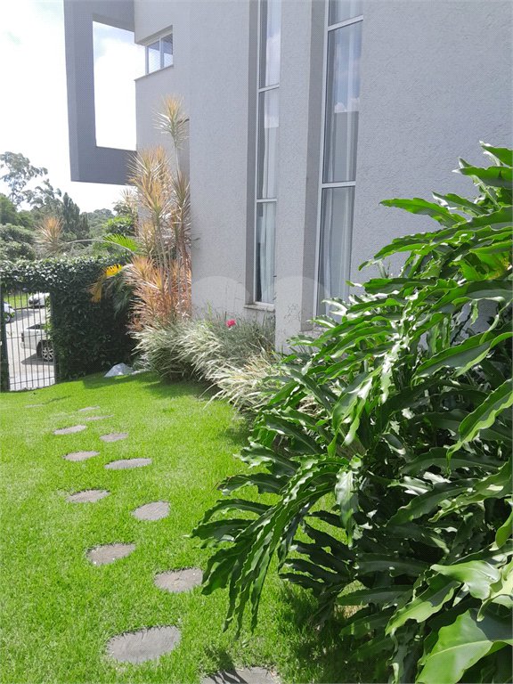 Casa à venda com 3 suítes em Moinho Velho, Cotia, SP