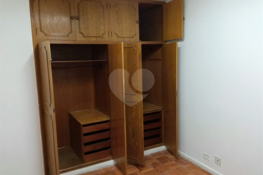 Excelente Sobrado com 04 suítes. Venha fazer uma visita.