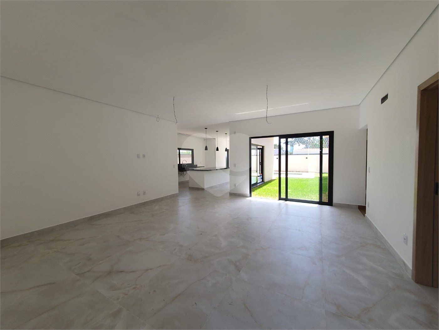 Casa à venda com 3 suítes no condomínio Via Castelli, Louveira - SP