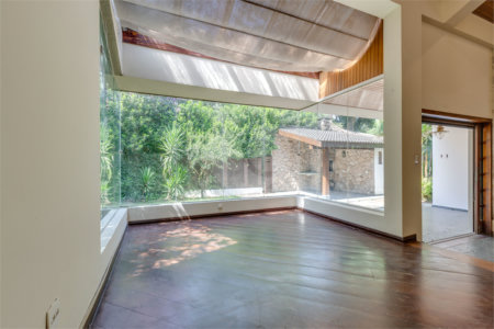 Casa à venda com 5 quartos, sendo 3 suítes, no condomínio Granja do Morumbi, São Paulo - SP
