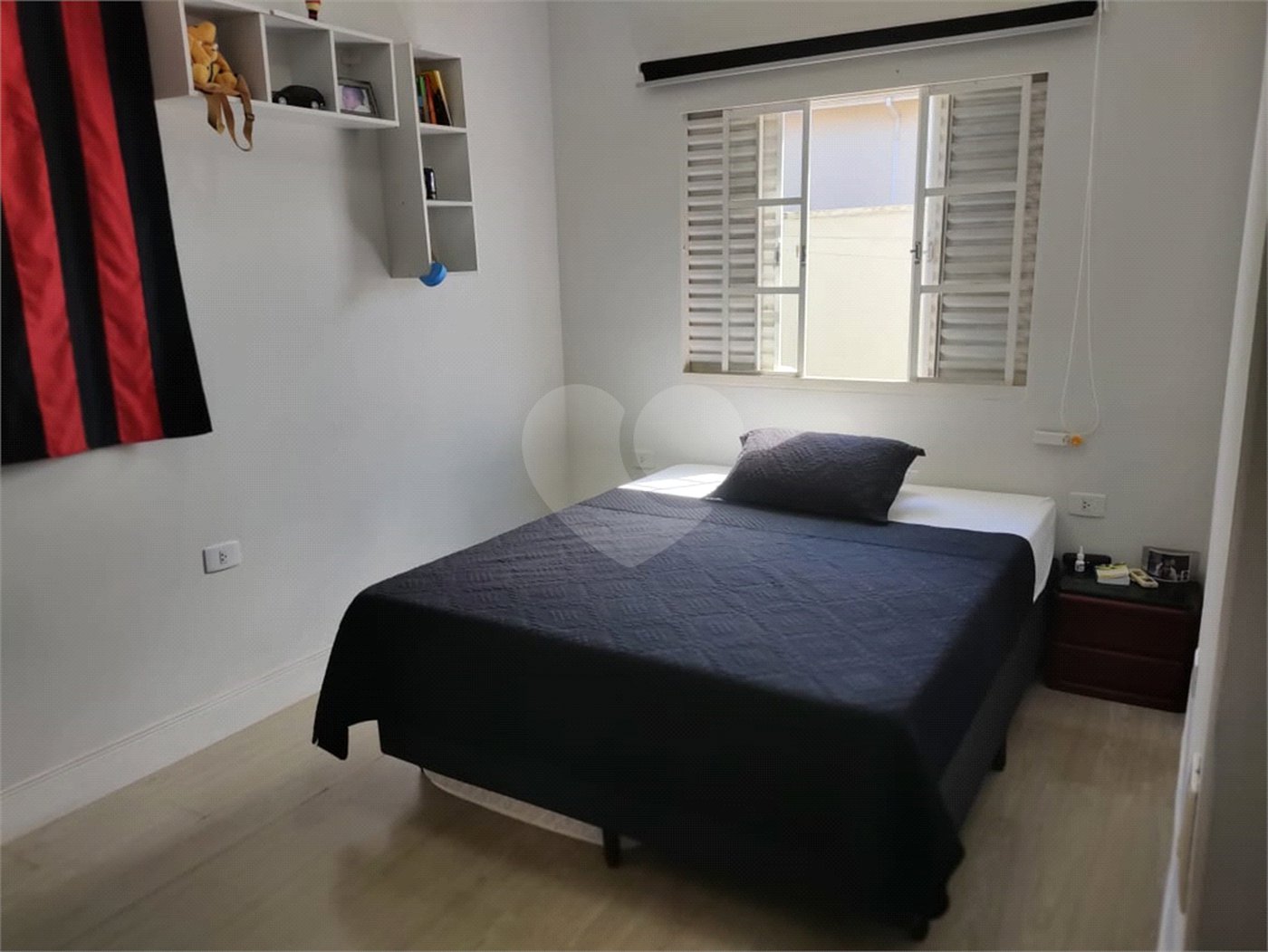 Casa à venda com 4 quartos, sendo 2 suítes, no condomínio Residencial Jardim das Palmeiras, Vinhedo - SP