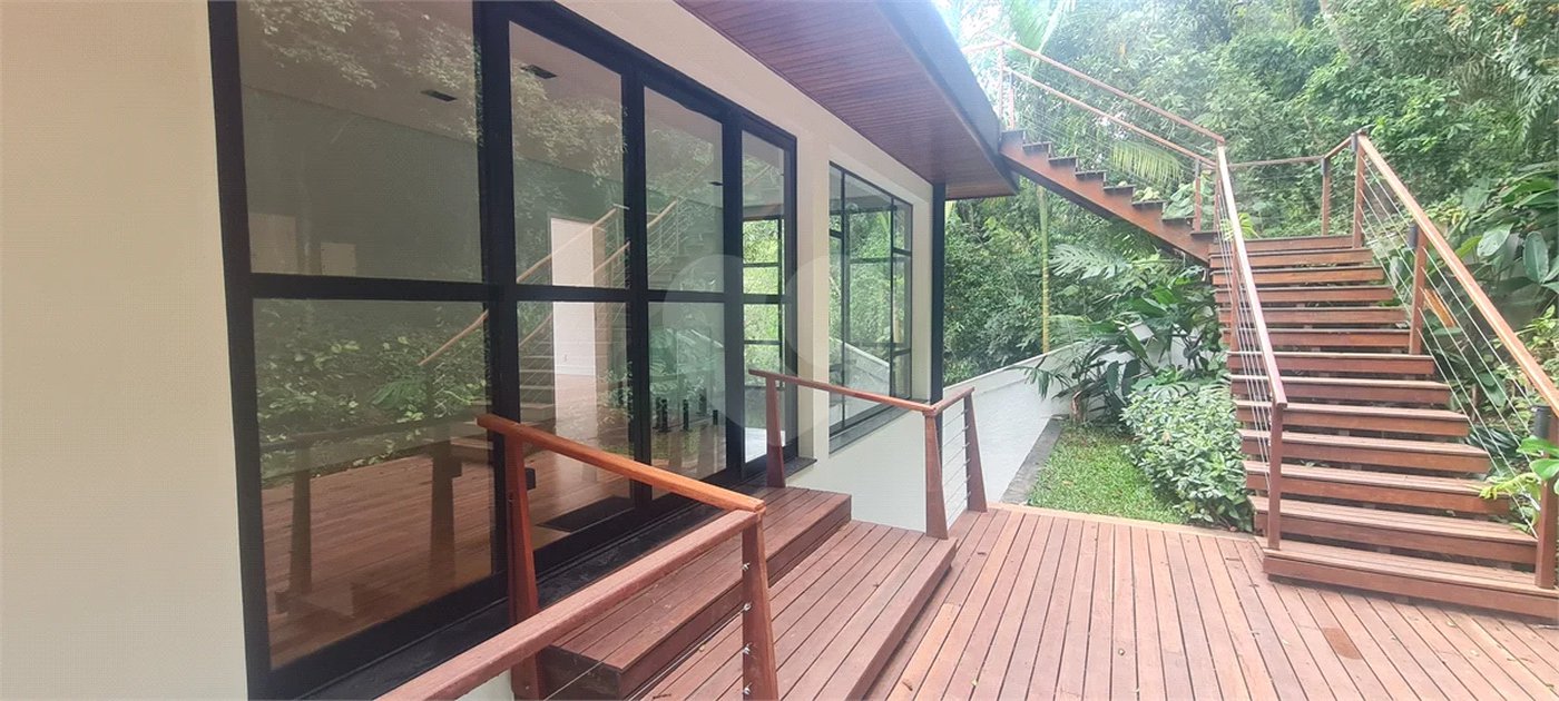 Casa à venda com 3 suítes no condomínio Alpes da Cantareira, Mairiporã - SP