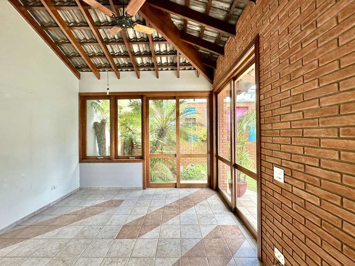 Casa à venda com 4 quartos, sendo 2 suítes,  no condomínio São Paulo Ii, Cotia - SP
