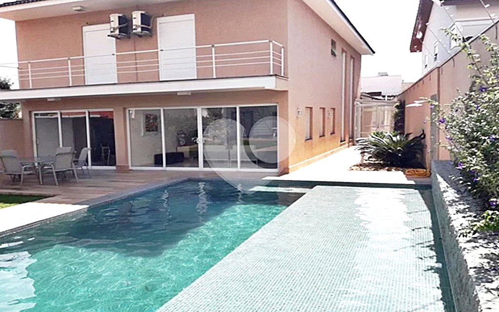 Casa à venda com 4 quartos, sendo 3 suítes, em Santana, São Paulo, SP
