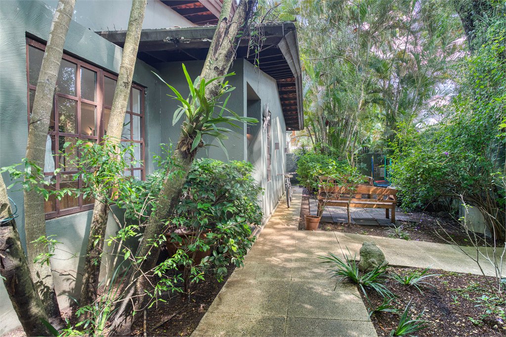 Casa à venda com 4 quartos, sendo 2 suítes, em Alto da Boa Vista, São Paulo, SP