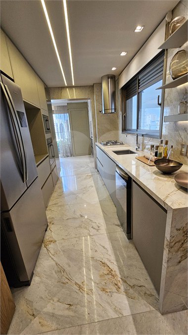 Apartamento à venda com 3 suítes em Moema, São Paulo, SP