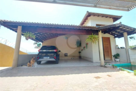 Casa à venda com 4 quartos, sendo 3 suítes,  no Centro, Bom Jesus dos Perdões, SP