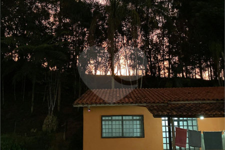 Sítio à venda com 3 quartos, sendo 1 suíte,  no Centro, Biritiba-mirim, SP