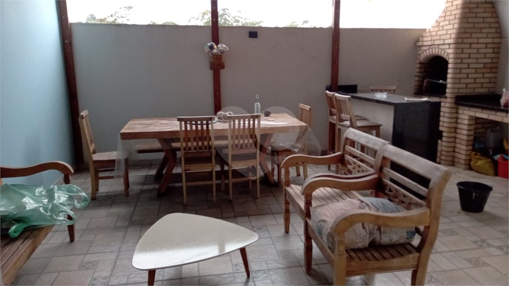 Casa à venda com 3 quartos, sendo 1 suíte,  no condomínio Forest Hills, Guarulhos - SP