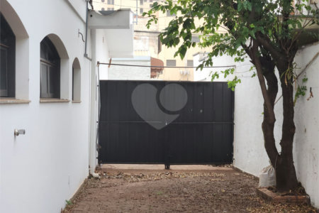 Sobrado à venda ou para alugar com 4 quartos, sendo 2 suítes, no Centro, Araraquara, SP