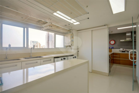Apartamento à venda com 4 suítes,  em Vila Uberabinha, São Paulo, SP