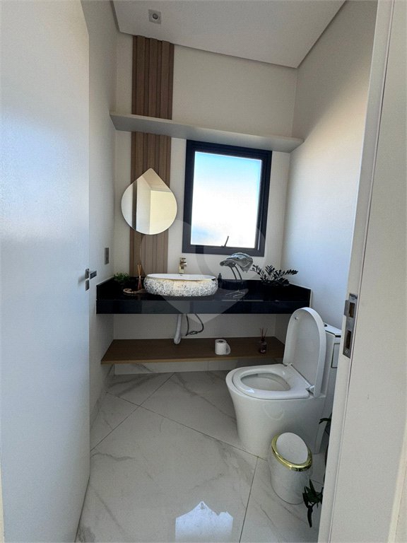 Casa à venda com 3 suítes no condomínio Reserva Central Parque, Salto - SP