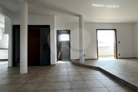 Sobrado à venda com 6 quartos, sendo 4 suítes,  em Vila Oliveira, Mogi das Cruzes, SP