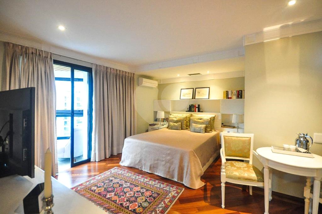 Apartamento à venda com 4 suítes em Vila Andrade, São Paulo, SP
