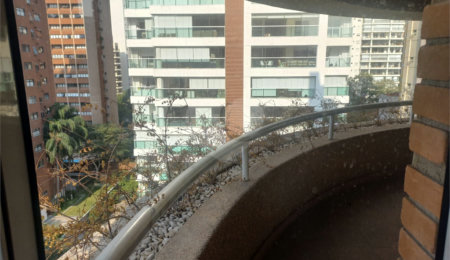 Apartamento à venda com 4 quartos, sendo 2 suítes,  em Vila Uberabinha, São Paulo, SP