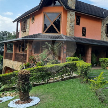 Casa à venda com 4 quartos, sendo 2 suítes, no condomínio Aruã Eco Park, Mogi das Cruzes - SP