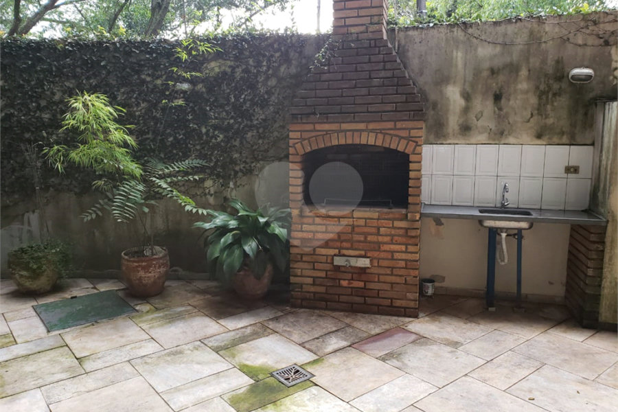 Casa à venda com 3 quartos, sendo 1 suíte, no condomínio Morada dos Pássaros, São Paulo - SP